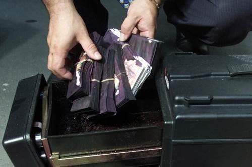 Billets de banque maculés